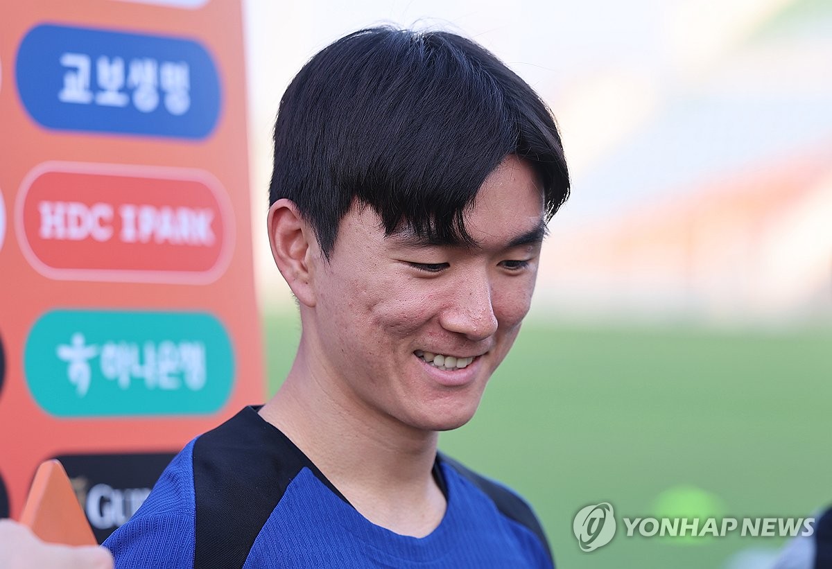 ❤️NBA官方发布视频：魔术师约翰逊告知帕特·莱利，湖人将为他建造雕像