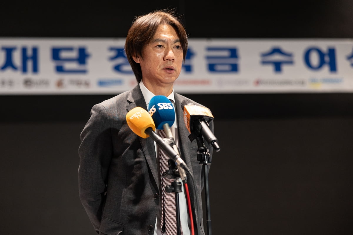 世体：费尔明和奥尔莫受伤，法蒂将迎来机会