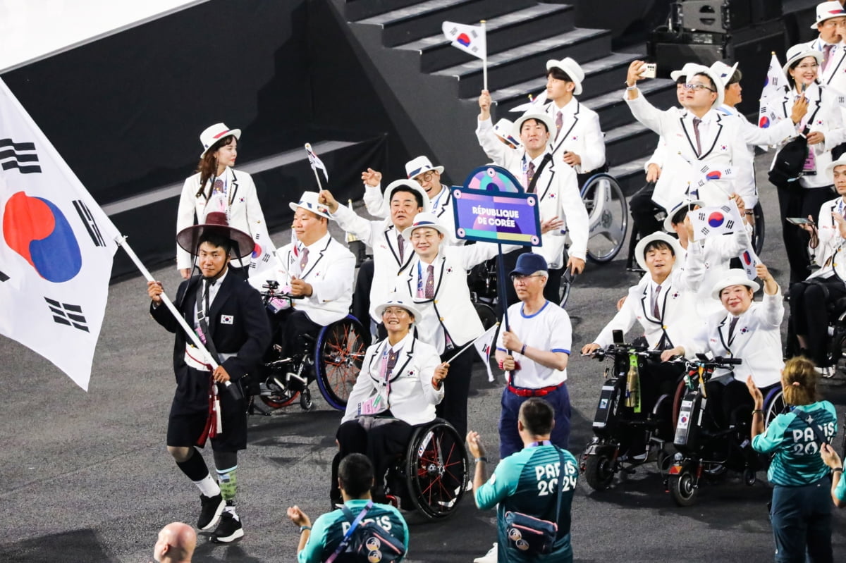 札幌冈萨多官方：菅大辉、驹井善成在内的四名球员合同到期离队