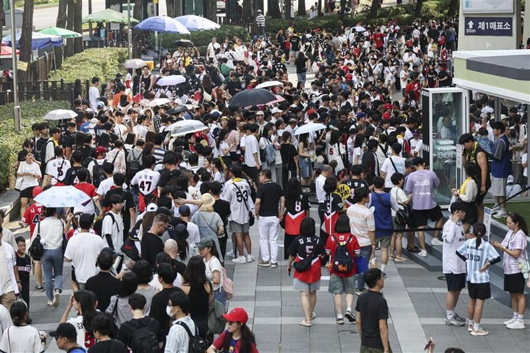 镜报：曼联冬窗期愿意听取对马奎尔的报价 1000万英镑转会费便可离开