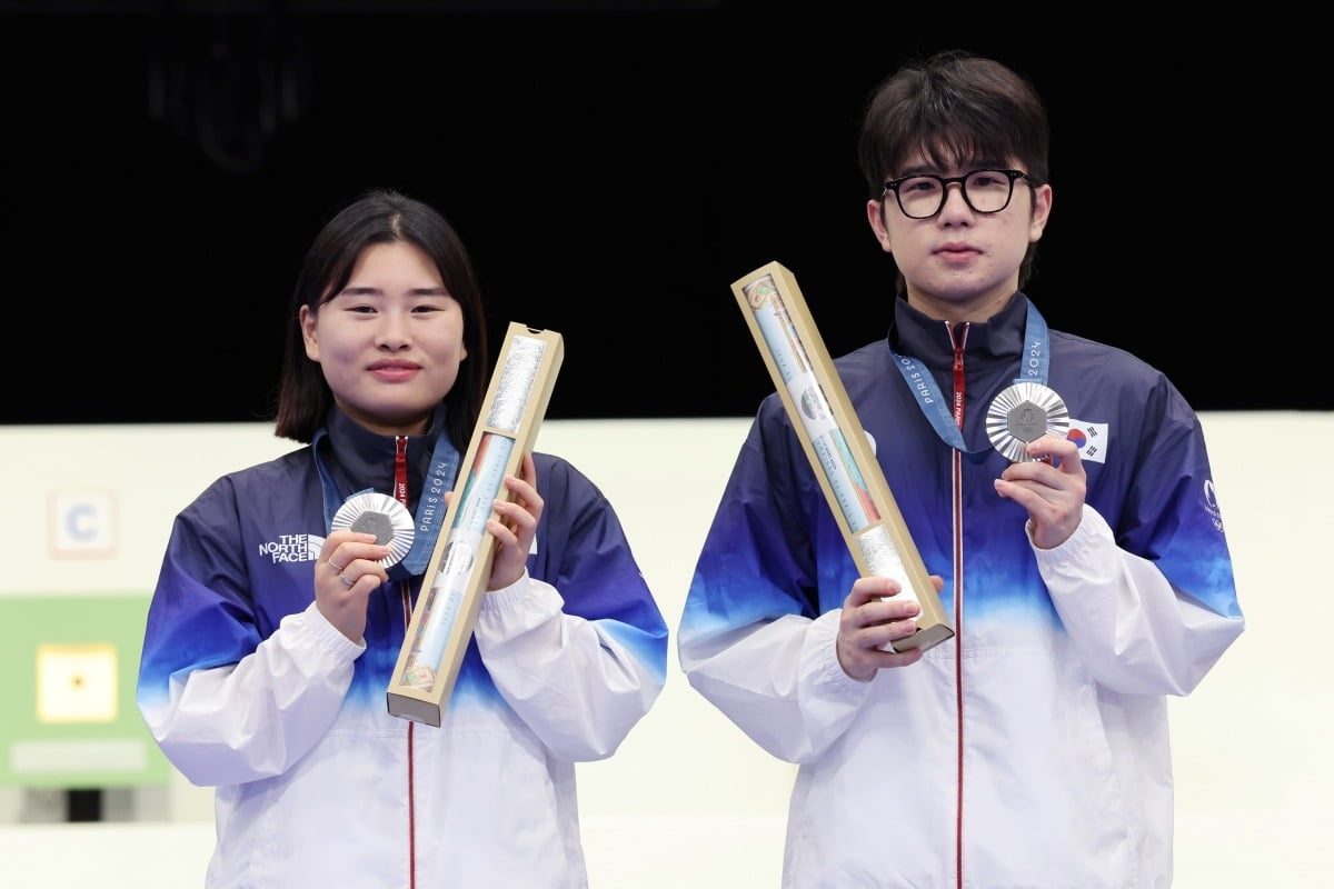 ⚽德甲战报：马尔穆什独造三球+补时绝平 拜仁3-3战平法兰克福三场不胜