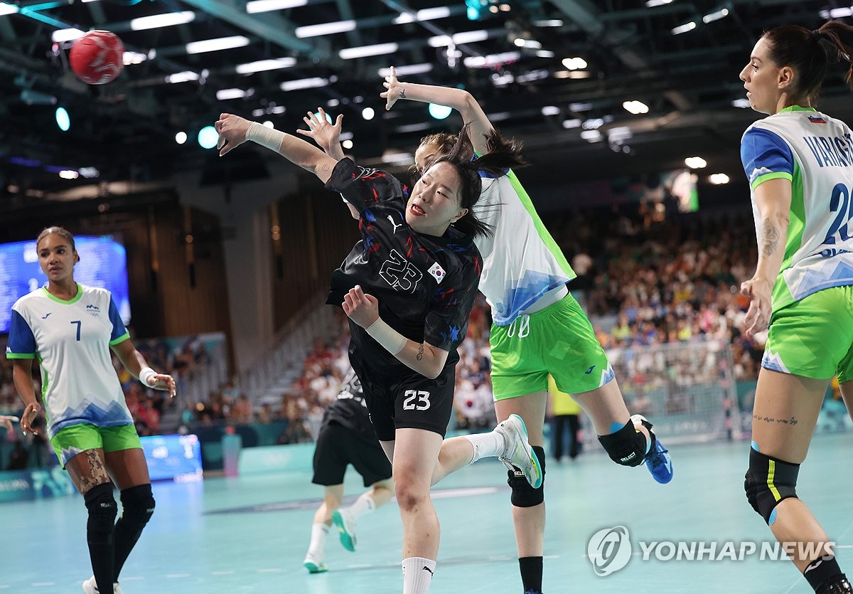 这都不进？俞仁秀门前失绝好良机 江原FC暂0-0金泉尚武
