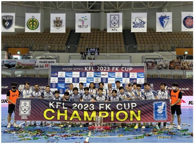 北京男篮第三节轰出一波10-0 领先优势来到17分