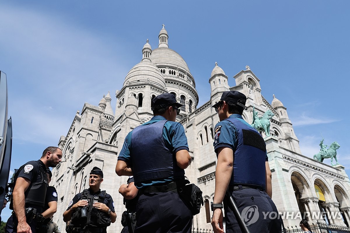 这和爵士队学的吧！青岛剩3.4秒叫暂停，回来被邹阳抢断打进压哨球
