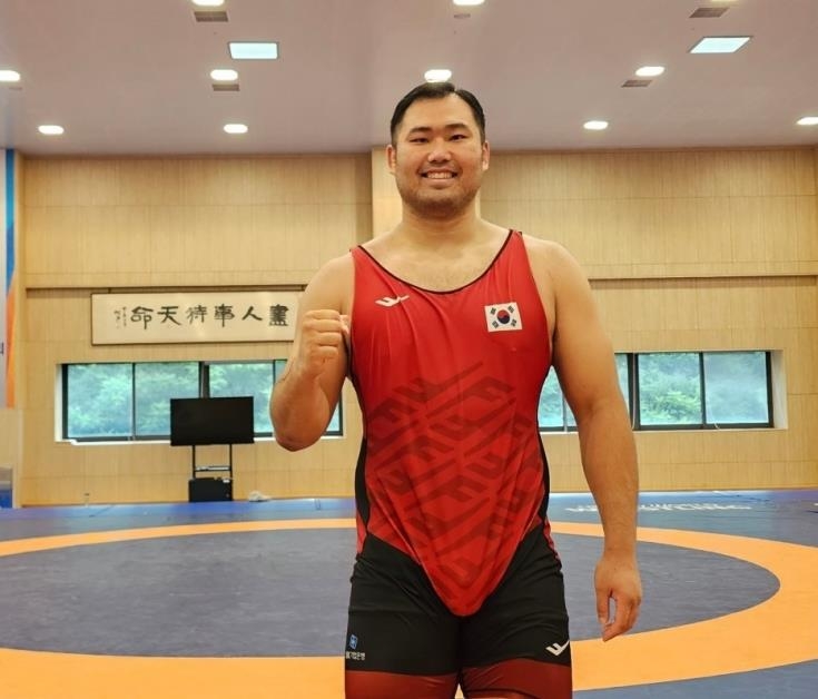 记者：19天6战后申花迎来短暂休整，5名国脚今下午去国足报到
