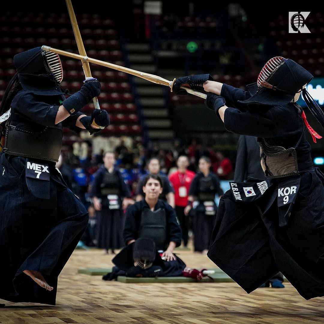 曼联球迷震怒晒视频：我真想这样给卡塞米罗一拳