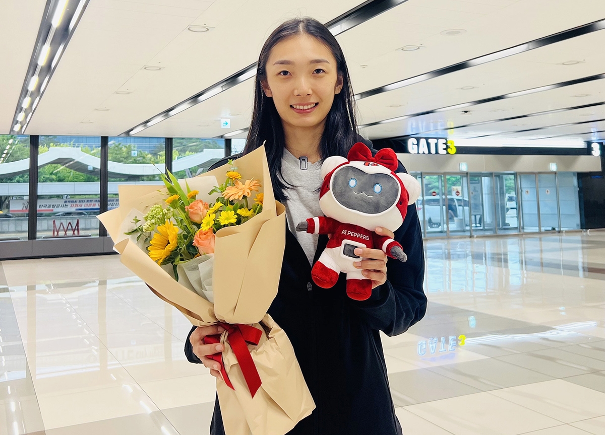 第四节仅打8秒！李炎哲和萨林杰双方犯规&6犯离场