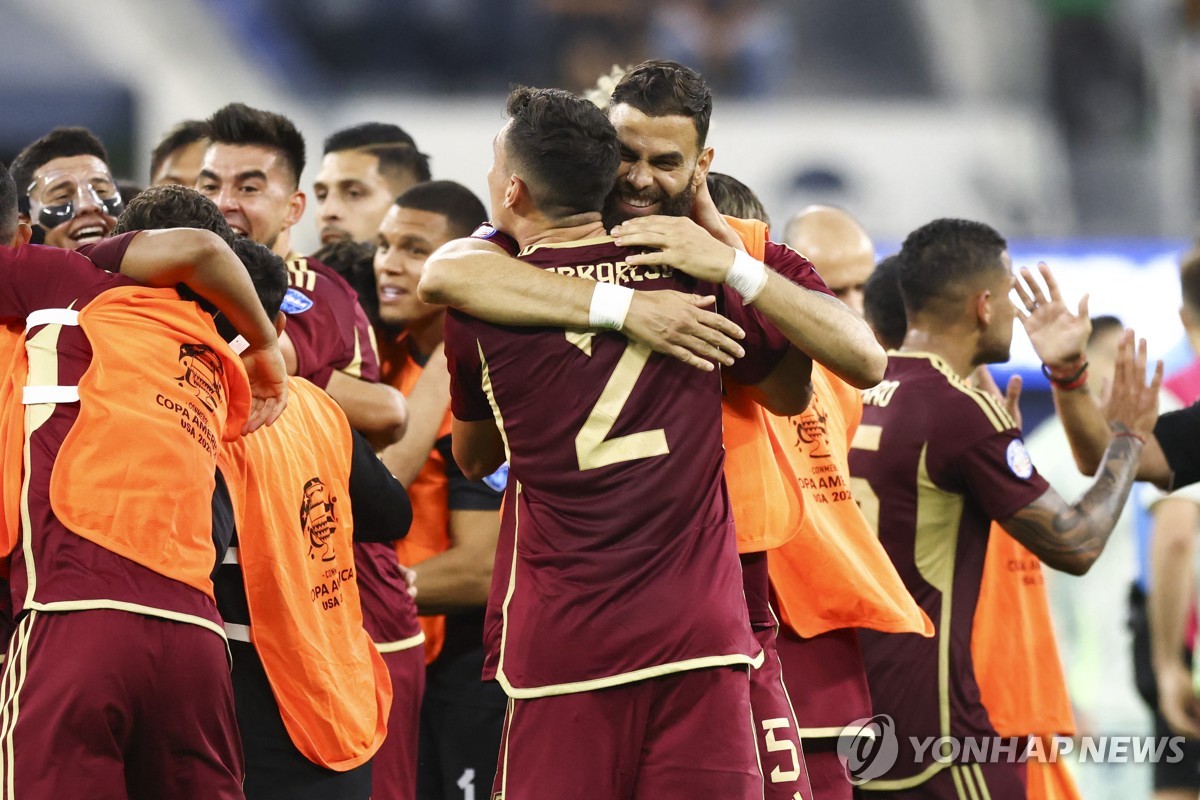 ⚽美职联战报：梅西双响 苏牙建功 迈阿密国际3-2险胜十人哥伦布机员 提前锁定常规赛冠军