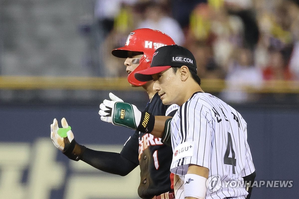 助皇马客场2-0取胜 库尔图瓦成队史第4位完成百场零封门将