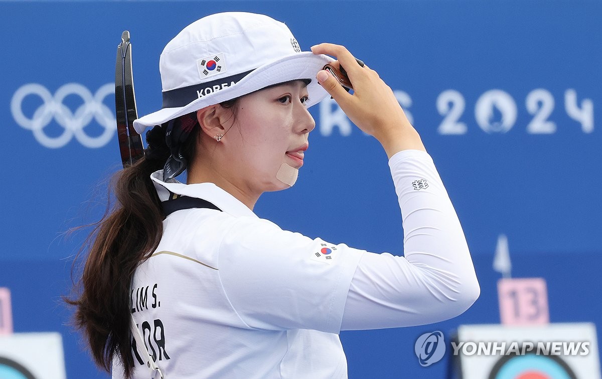 两个大哥在旁边就是敢不传！恩德里克收获皇马生涯欧冠处子球