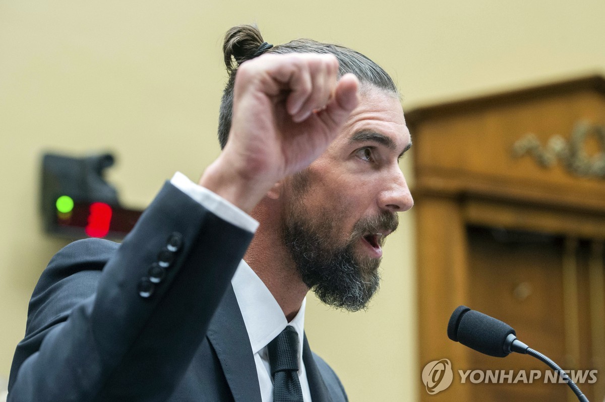 英媒：如果曼联要在冬窗引援，他们可能考虑租借球员的方式