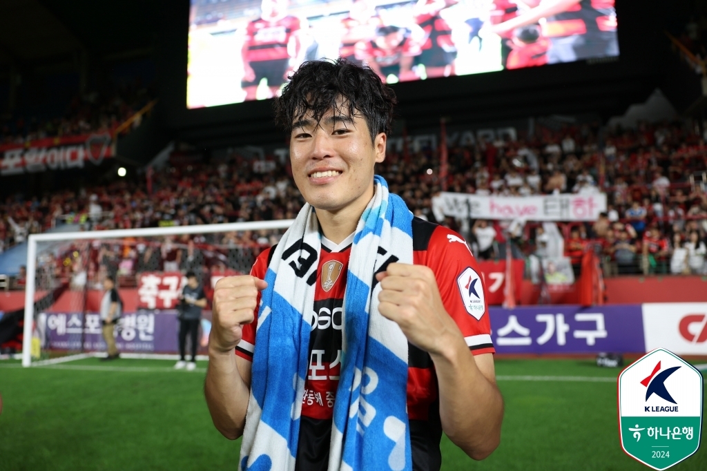 表达支持，曼城球迷拉TIFO：瓜迪奥拉，不仅仅是一名教练