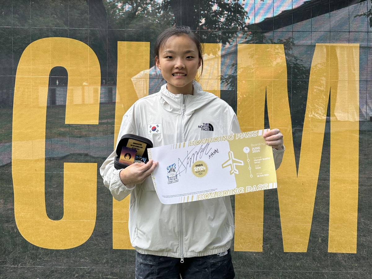 立马回应！霍姆斯二次篮板上篮命中 奇才轰出10-0将尼克斯打停