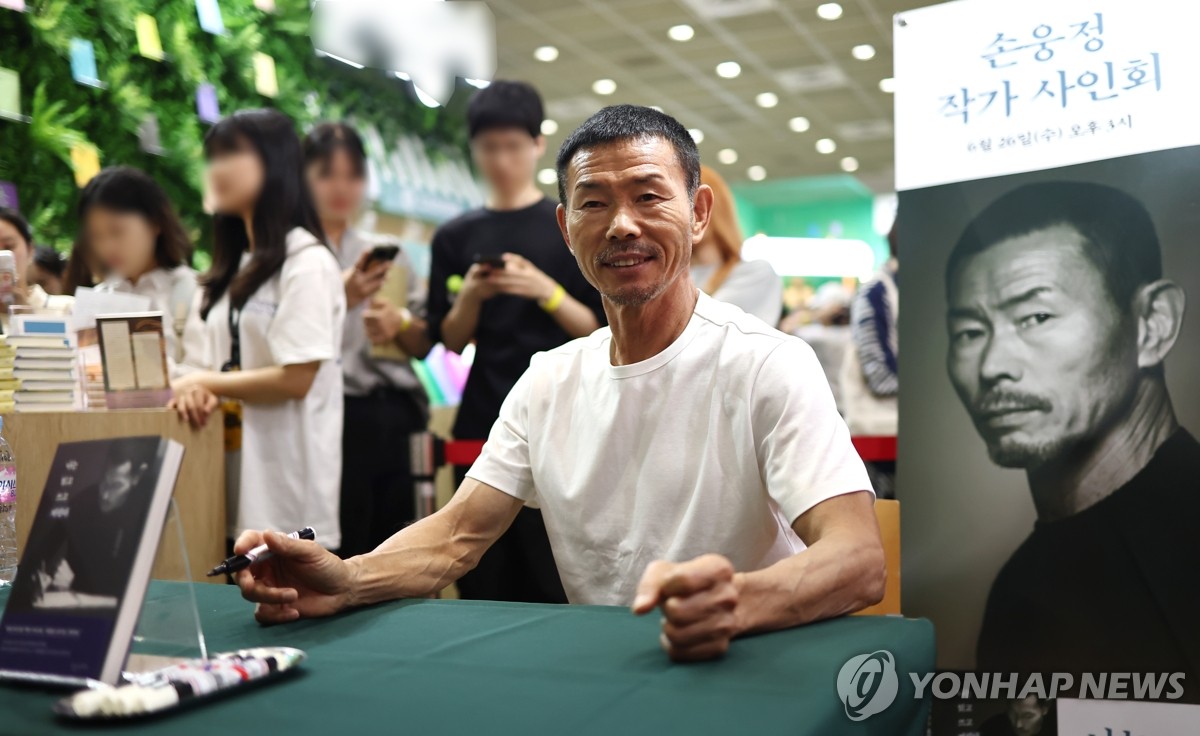 荷尔斯泰因基尔vs法兰克福球员评分：马尔穆什9.6分，克瑙夫6.2分