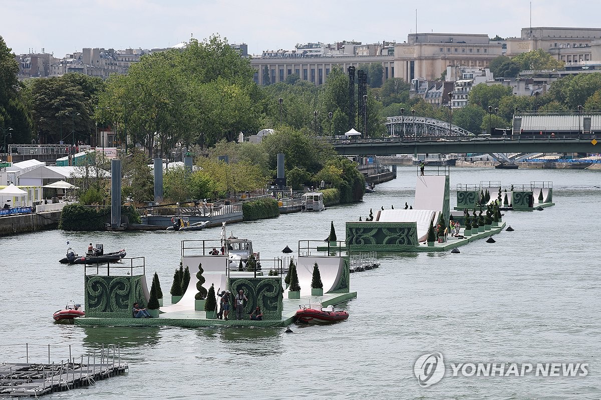 背水一战！曼城欧冠海报德布劳内单人出镜 想止住连败还得靠他