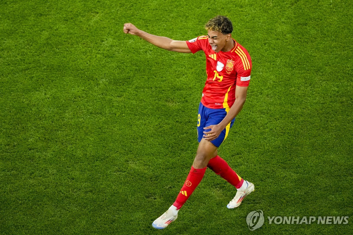 3场7球VS4场0球！哈兰德告诉前队友为何难踢主力 体系很重要